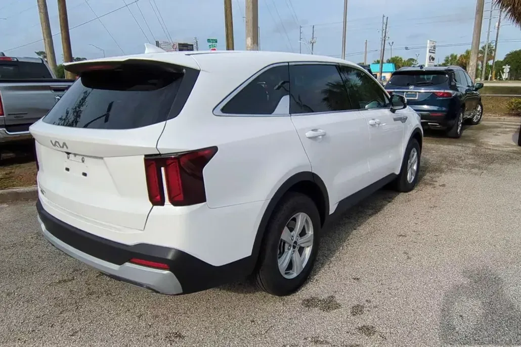 2025 Kia Sorento LX photo 1