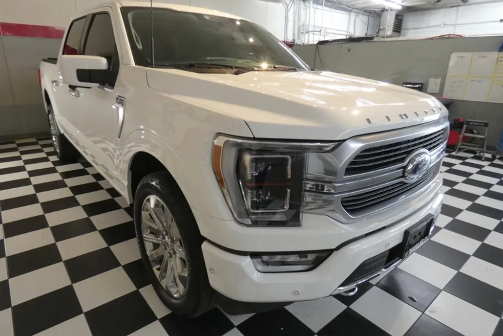 2022 Ford F-150 Platinum photo 1