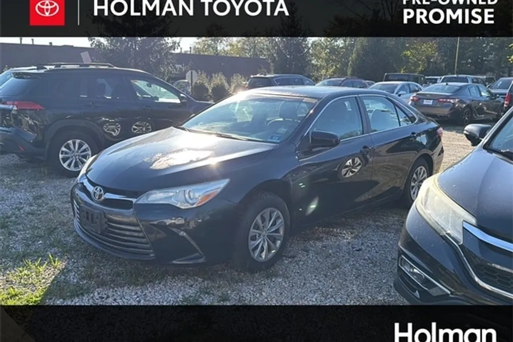 2015 Toyota Camry LE photo 1