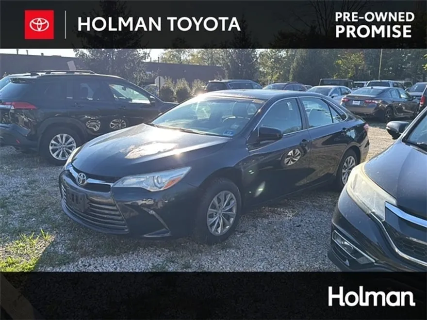 2015 Toyota Camry LE photo 1