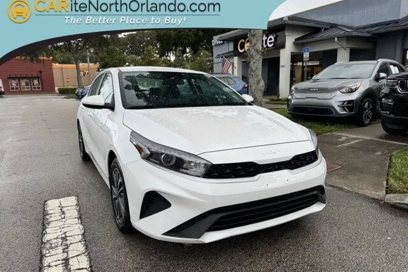 2024 Kia Forte LXS photo 1