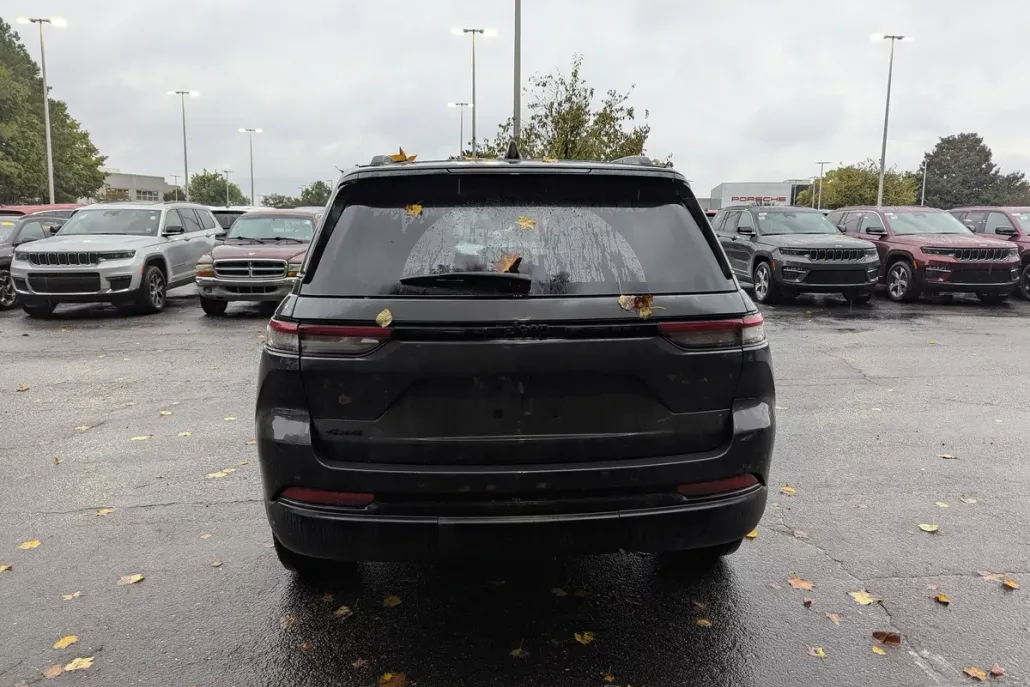 2023 Jeep Grand Cherokee Altitude photo 1