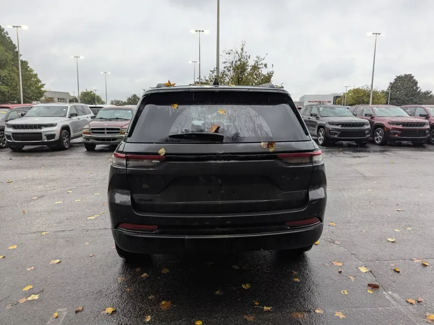 2023 Jeep Grand Cherokee Altitude photo 1
