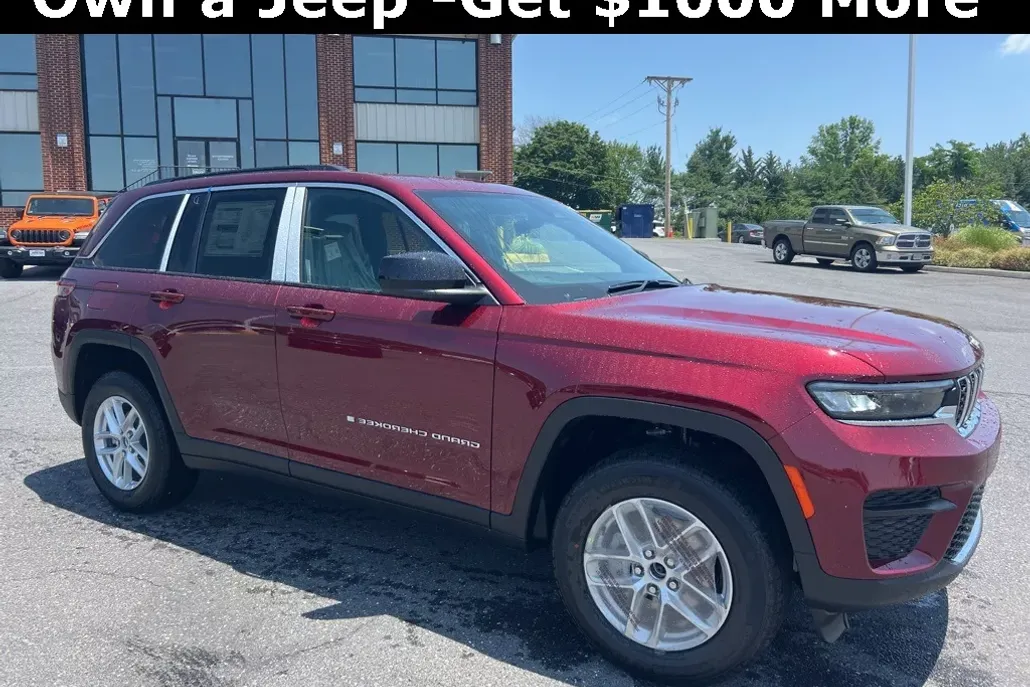 2025 Jeep Grand Cherokee Laredo photo 1
