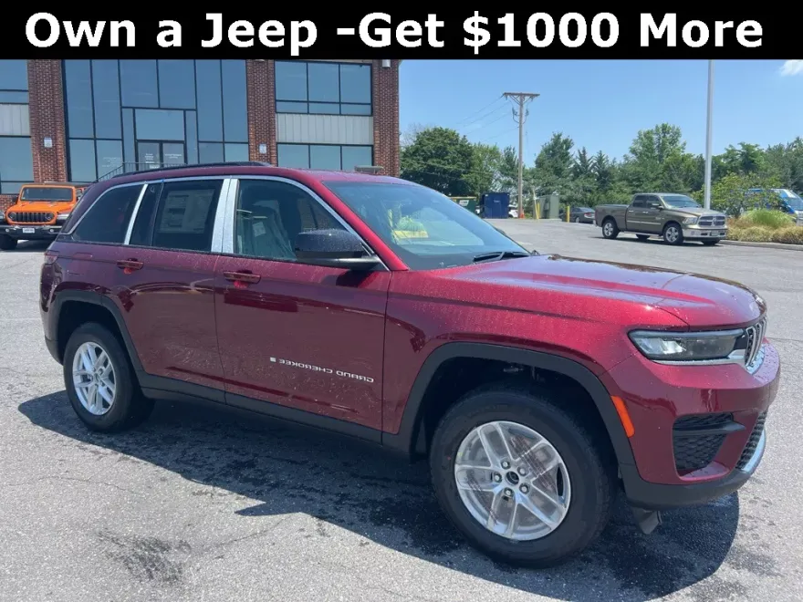 2025 Jeep Grand Cherokee Laredo photo 1