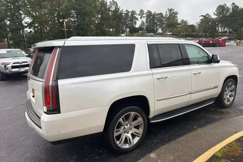 2019 Cadillac Escalade ESV Luxury photo 1