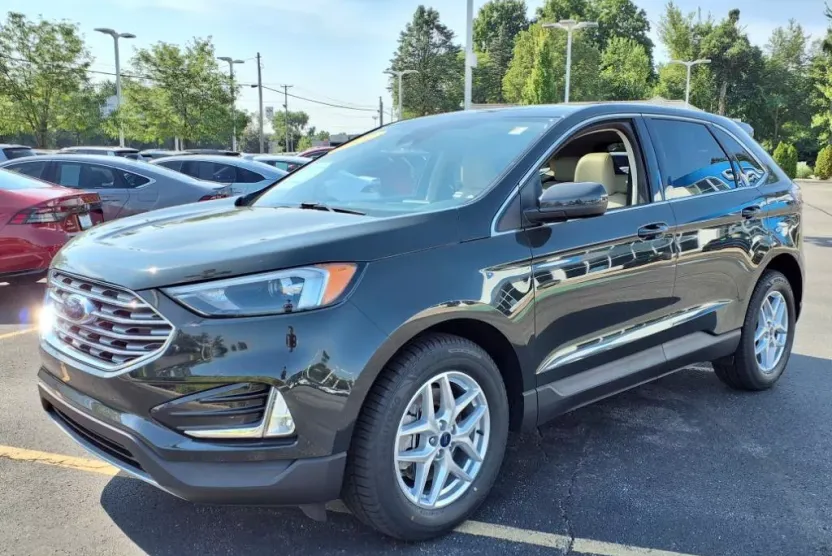 2022 Ford Edge SEL photo 1
