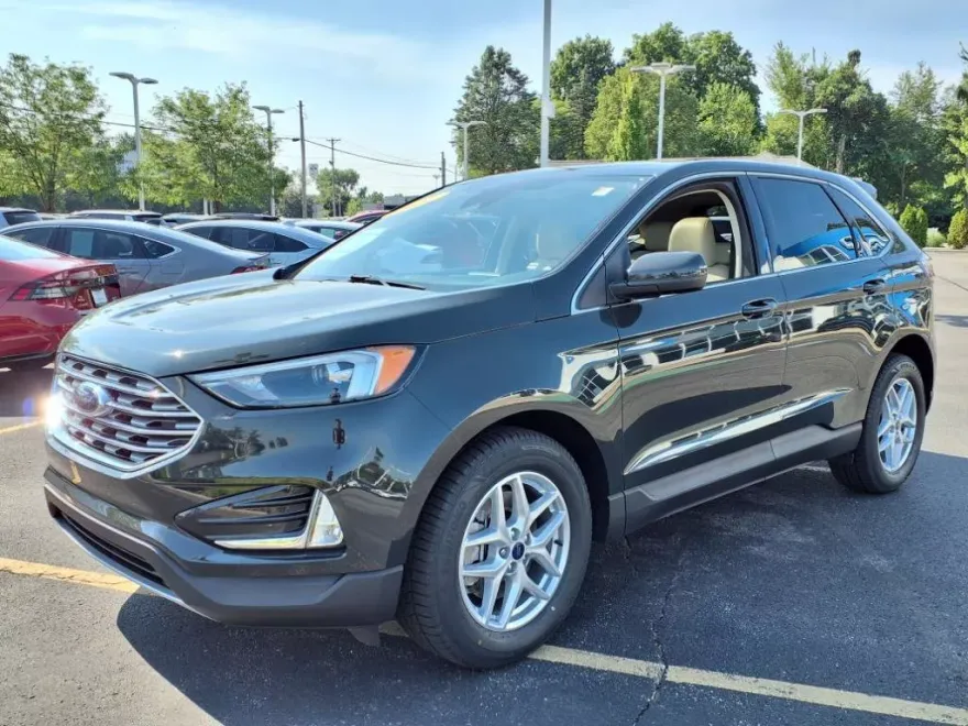 2022 Ford Edge SEL photo 1