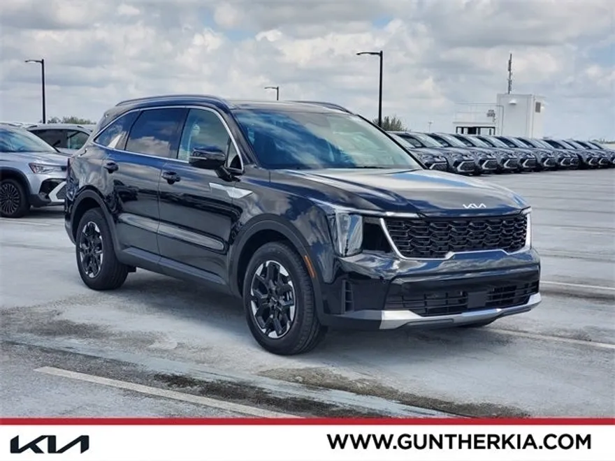 2025 Kia Sorento S photo 1