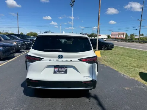 2024 Toyota Sienna Platinum photo 4