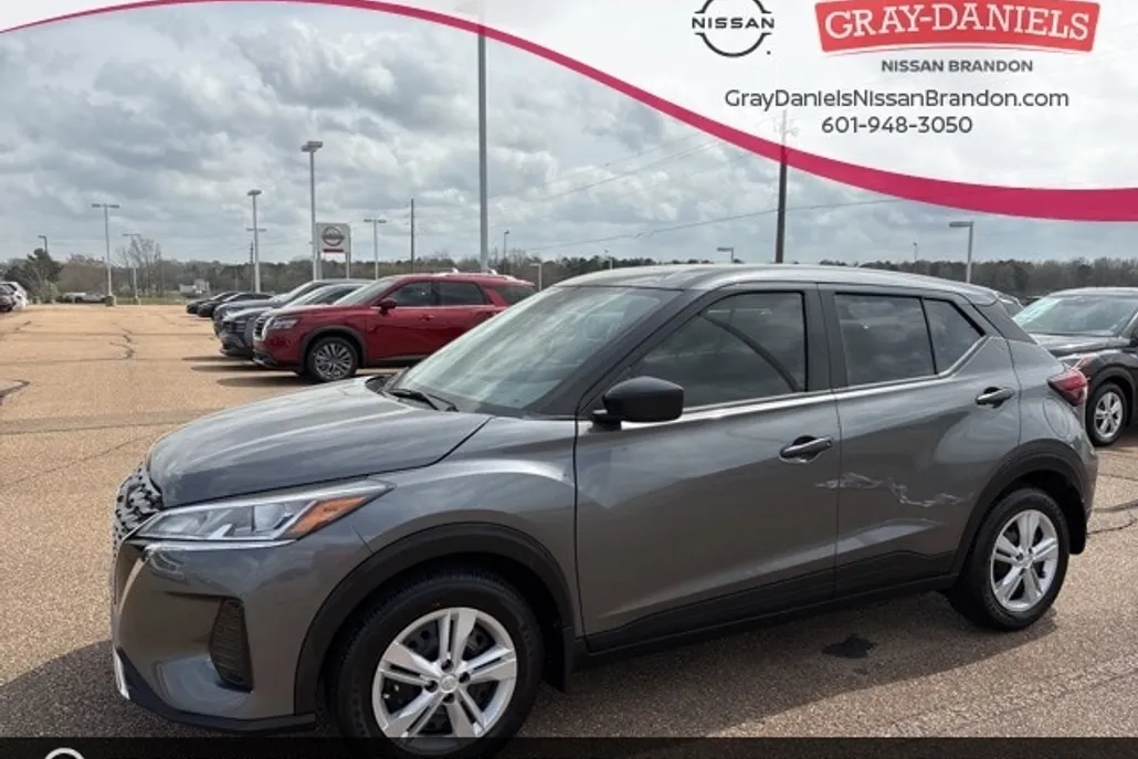 2025 Nissan Kicks Play S photo 1