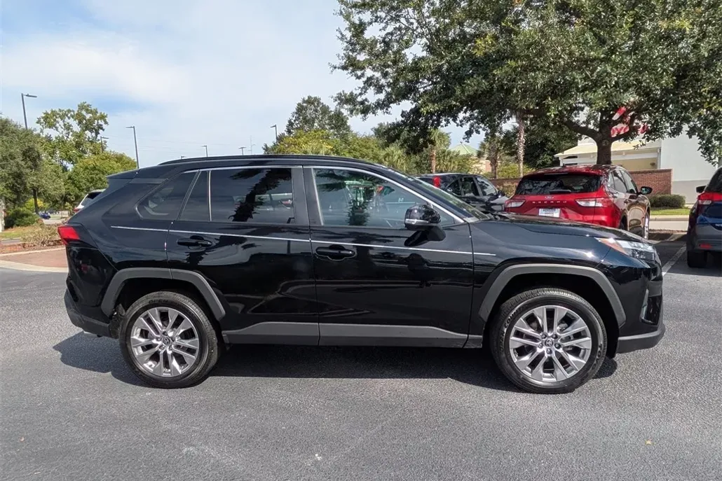 2024 Toyota RAV4 XLE Premium photo 1