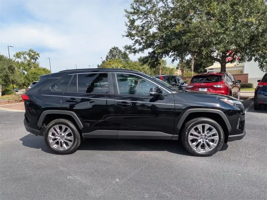 2024 Toyota RAV4 XLE Premium photo 1