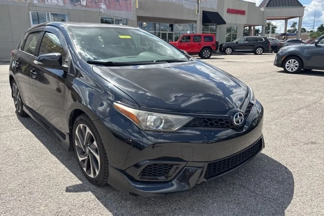 2016 Scion iM Base photo 1