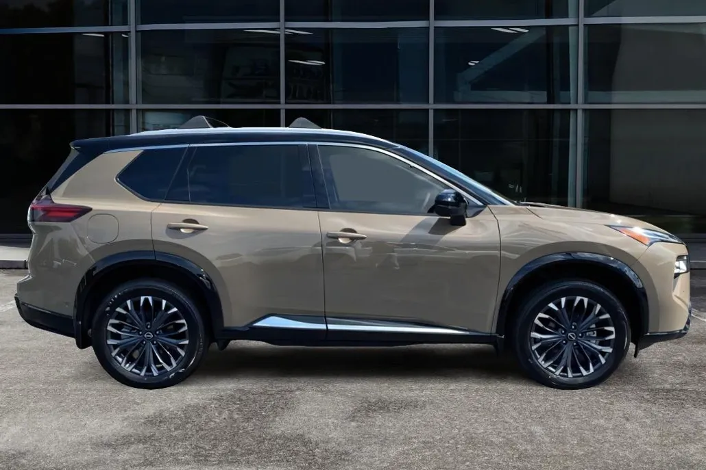 2025 Nissan Rogue Platinum photo 1
