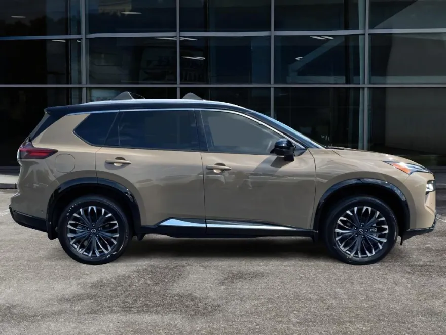2025 Nissan Rogue Platinum photo 1