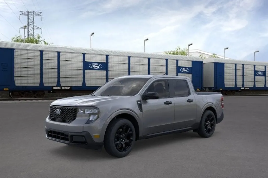 2025 Ford Maverick XLT photo 1