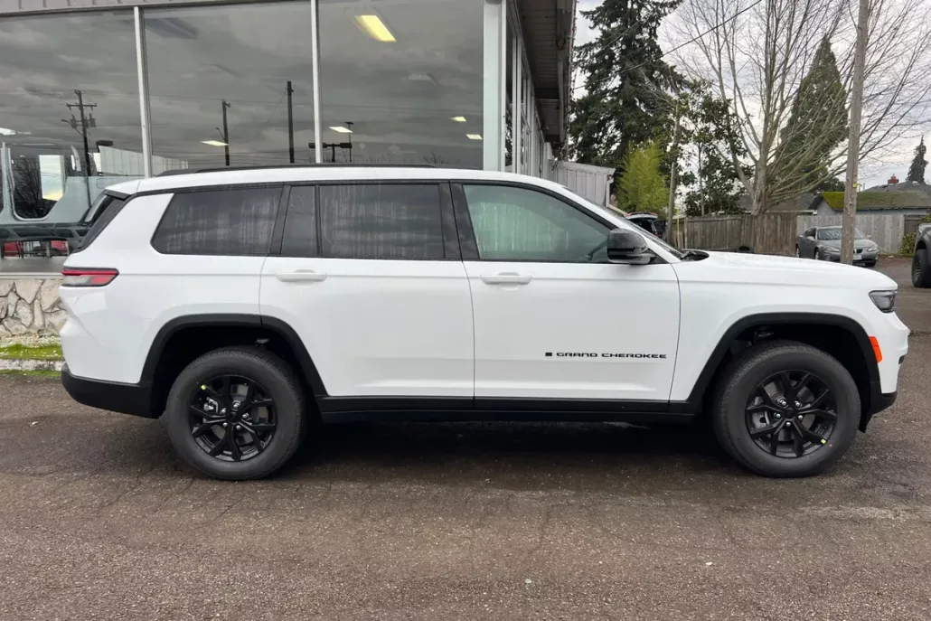 2025 Jeep Grand Cherokee Altitude photo 1