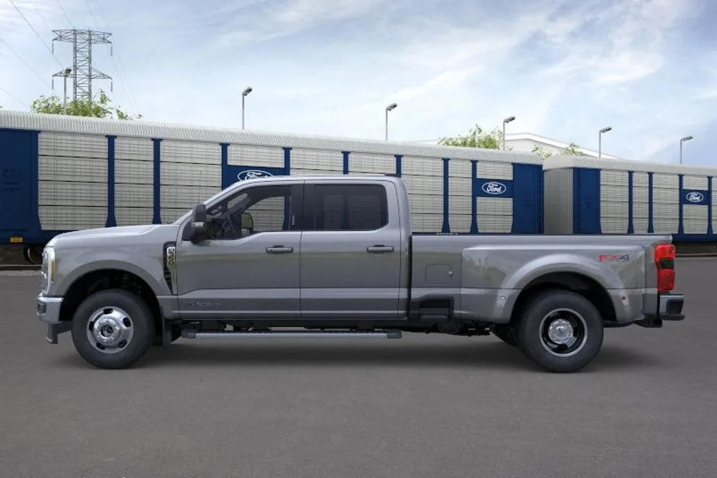 2026 Ford F-350 Lariat photo 1