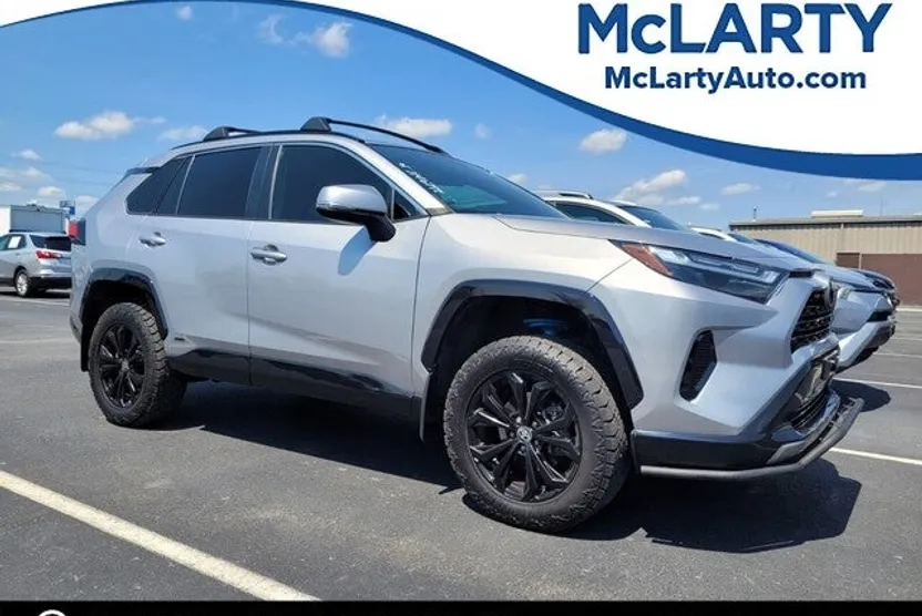 2022 Toyota RAV4 Hybrid SE photo 1