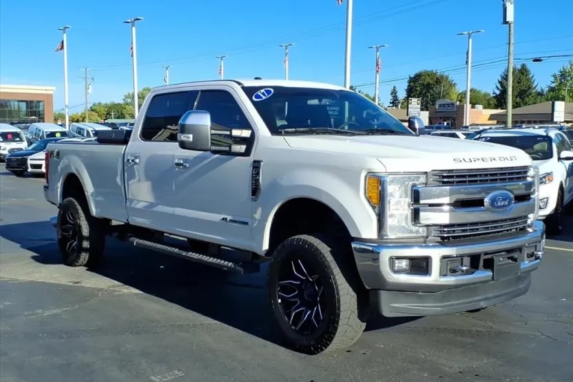 2017 Ford F-350 Lariat photo 1