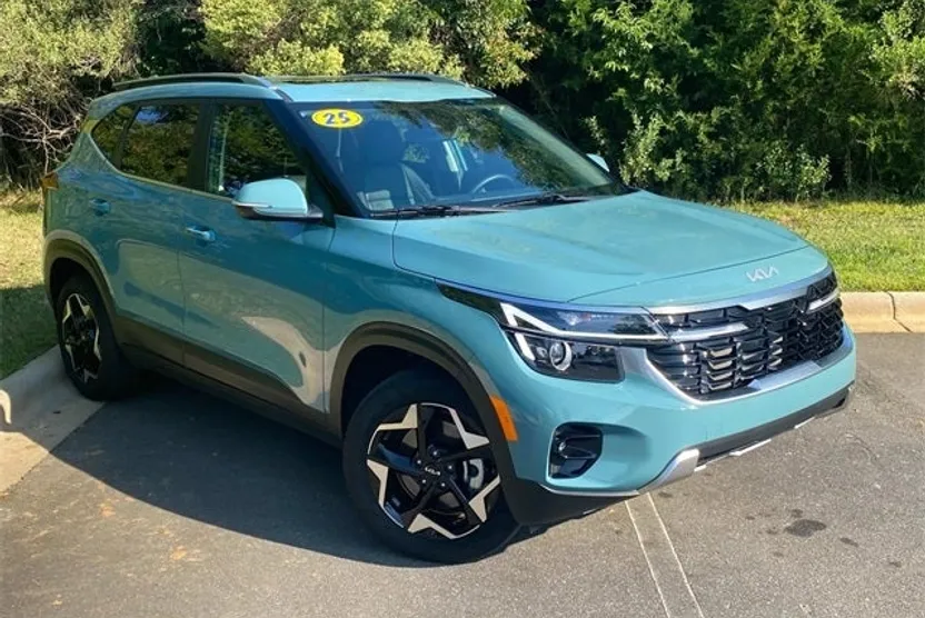 2025 Kia Seltos EX photo 1