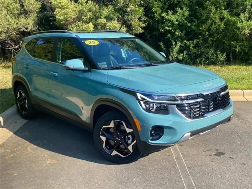 2025 Kia Seltos EX photo 1