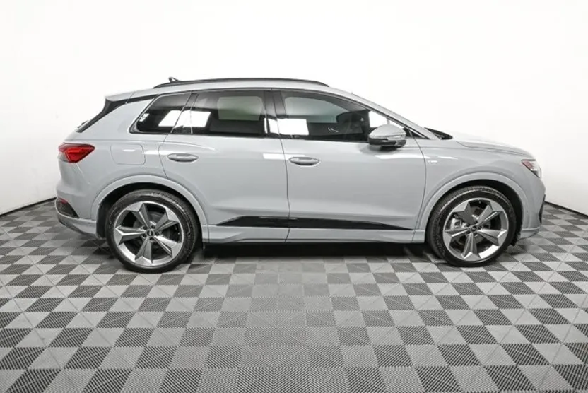2024 Audi Q4 E-tron Prestige photo 1