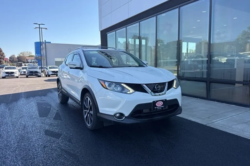 2017 Nissan Rogue Sport SL photo 1