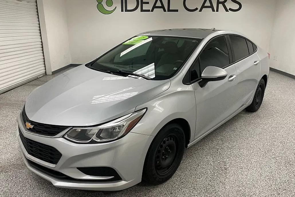 2018 Chevrolet Cruze LS photo 1