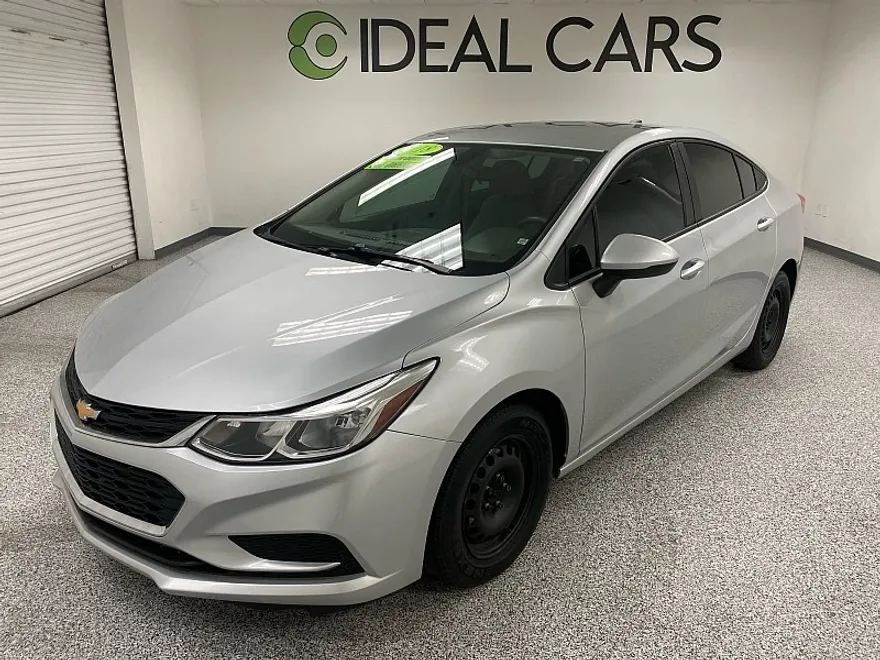 2018 Chevrolet Cruze LS photo 1