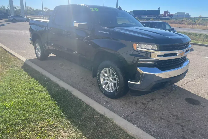 2020 Chevrolet Silverado 1500 LT photo 1