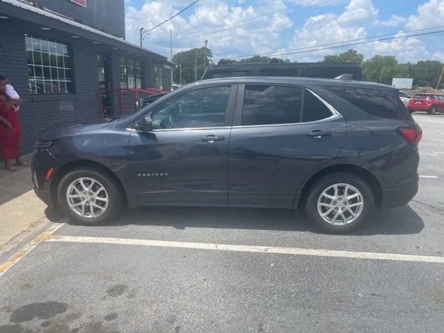 2022 Chevrolet Equinox LT photo 1