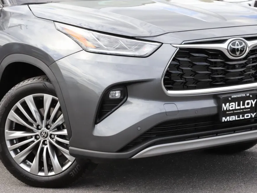 2024 Toyota Highlander Platinum photo 1