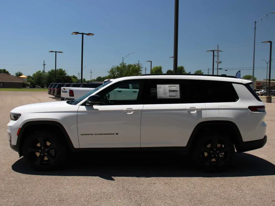 2025 Jeep Grand Cherokee Limited photo 1