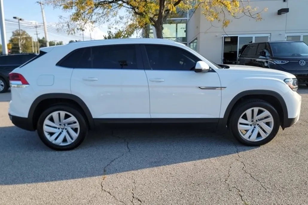 2023 Volkswagen Atlas Cross Sport SE Technology photo 1