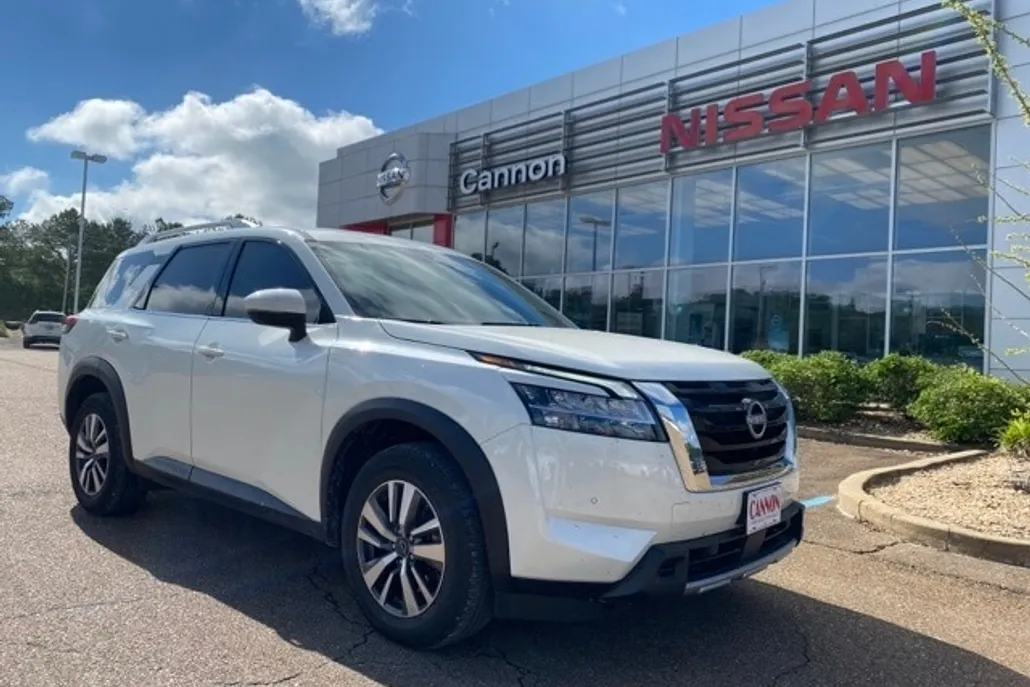 2023 Nissan Pathfinder SL photo 1