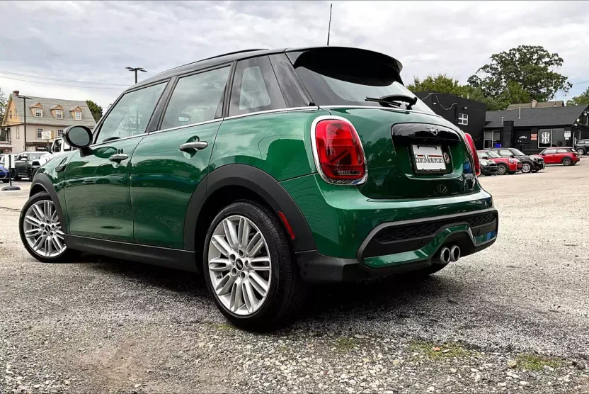 2024 Mini Cooper 4 Door Hardtop Signature photo 1