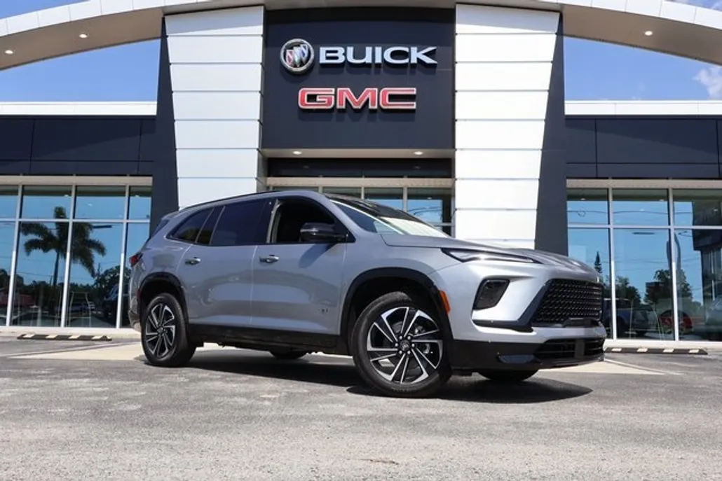 2025 Buick Enclave Sport Touring photo 1