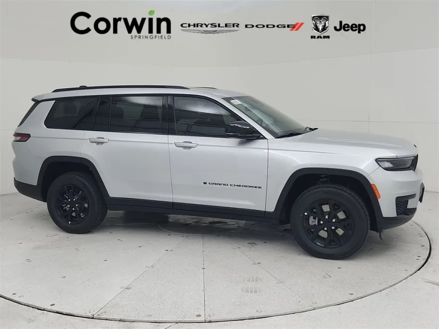 2025 Jeep Grand Cherokee Laredo Altitude X photo 1