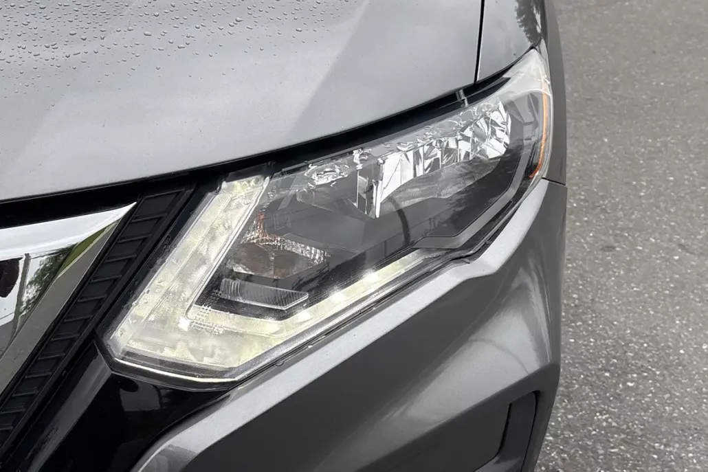2020 Nissan Rogue SV photo 1