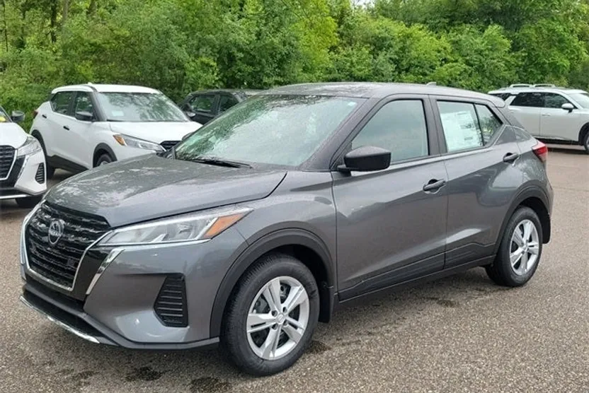 2025 Nissan Kicks Play S photo 1