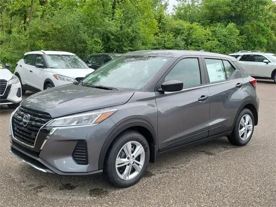 2025 Nissan Kicks Play S photo 1