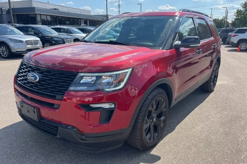 2019 Ford Explorer Sport photo 1
