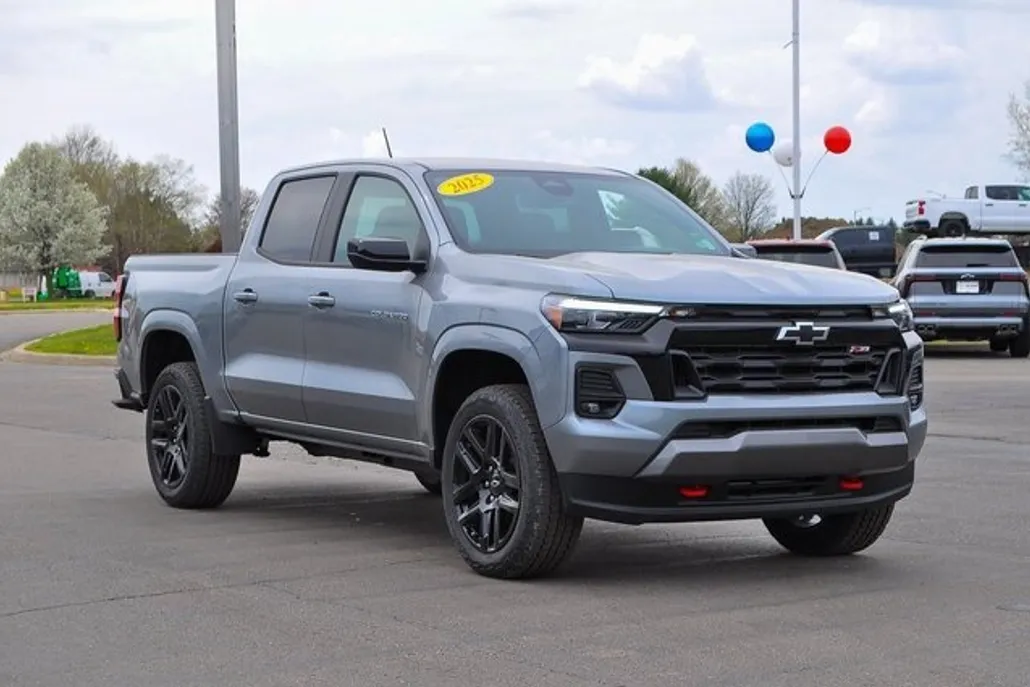 2025 Chevrolet Colorado Z71 photo 1