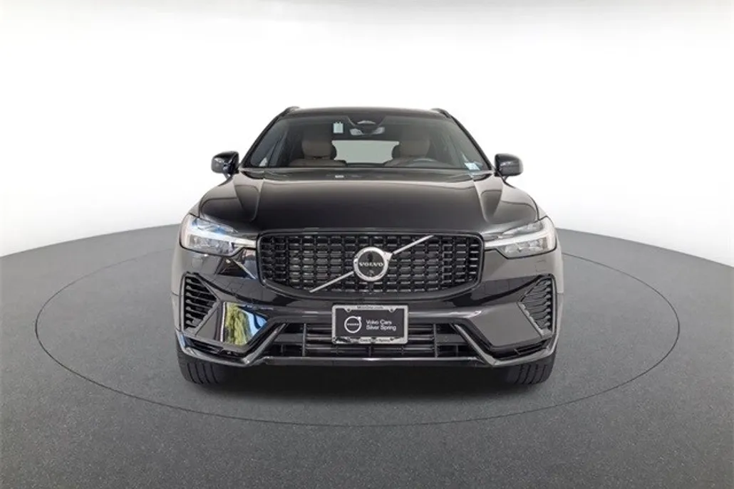 2024 Volvo XC60 Hybrid T8 Plus photo 1