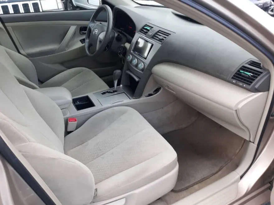 2007 Toyota Camry LE photo 1
