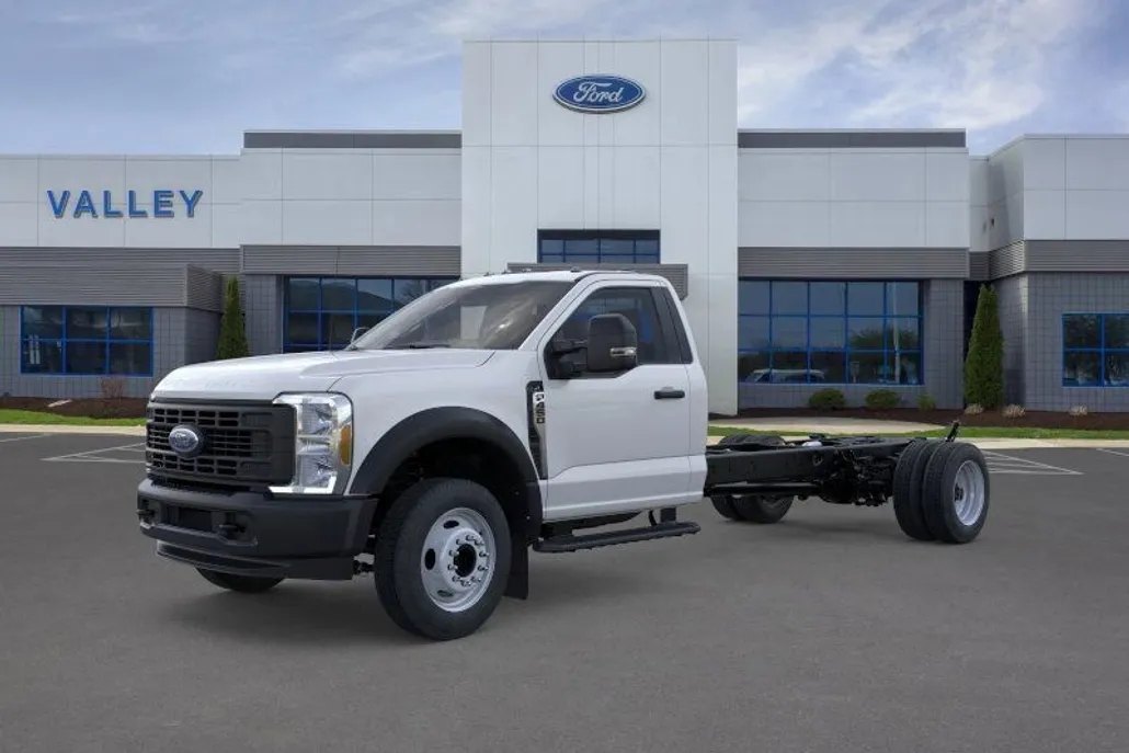 2025 Ford F-450 photo 1