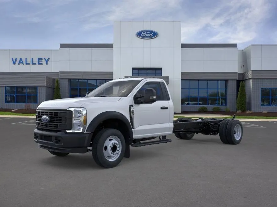 2025 Ford F-450 photo 1