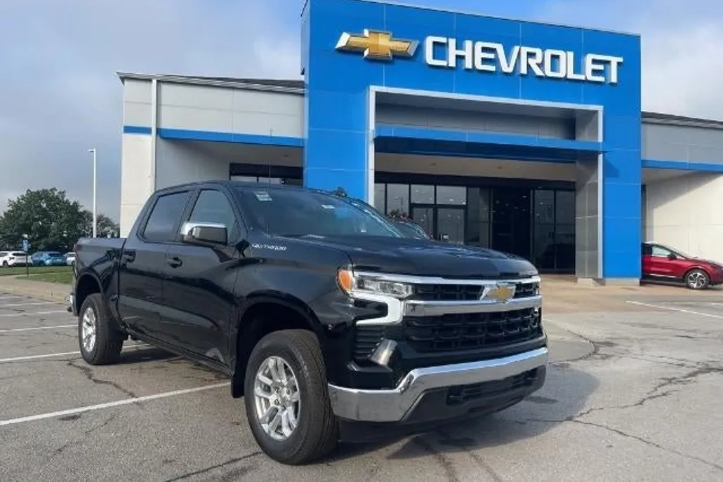 2026 Chevrolet Silverado 1500 LT photo 1